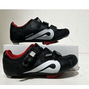 Peleton Black Cycling Shoes with a Size 40 Women’s 9 Men’s 7 PL-SH-B-40 F-JX-519